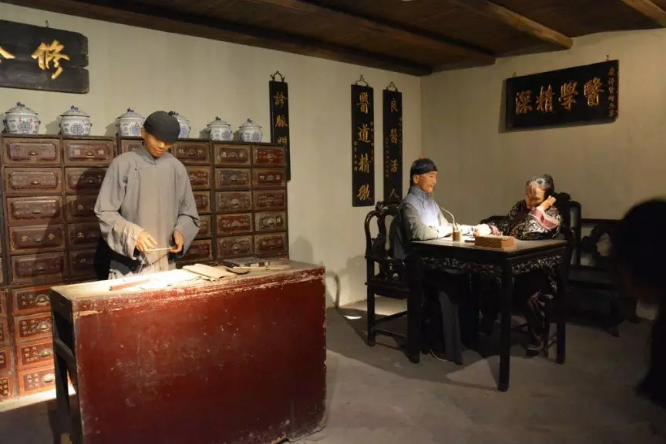 【昆中药杯·最美药店人】1xBET不生产美，1xBET是药店圈的星探